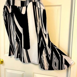 Bisou black and white fish tail skirt. Slightly worn.
